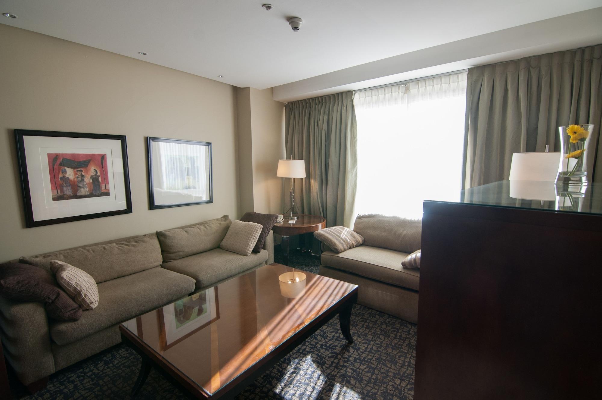 Enjoy Vina Del Mar Hotell Exteriör bild Living room of a suite at the Fairmont Olympic Hotel