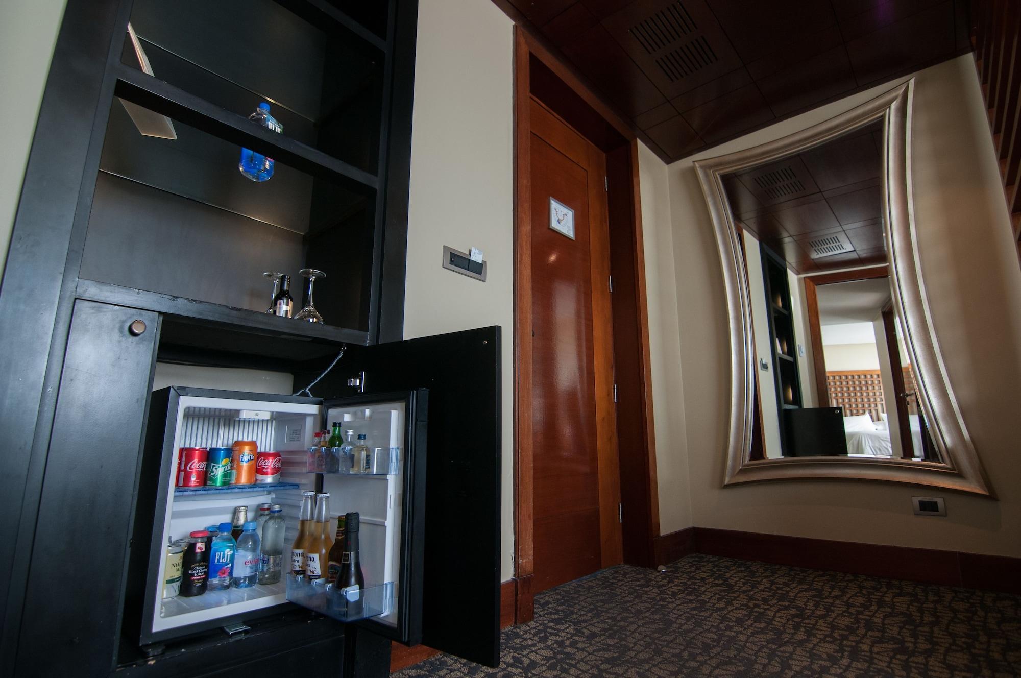 Enjoy Vina Del Mar Hotell Exteriör bild A mini-bar in a hotel room