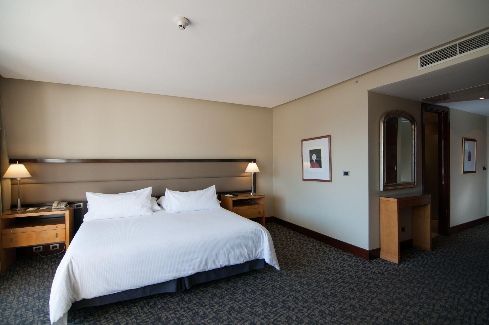 Enjoy Vina Del Mar Hotell Exteriör bild A room at the Hilton Johannesburg