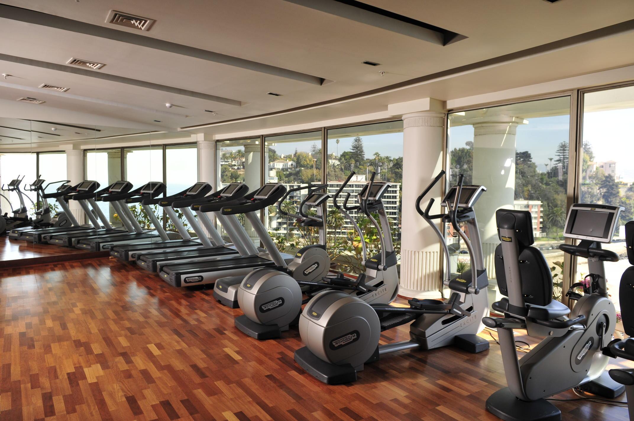Enjoy Vina Del Mar Hotell Exteriör bild A row of treadmills