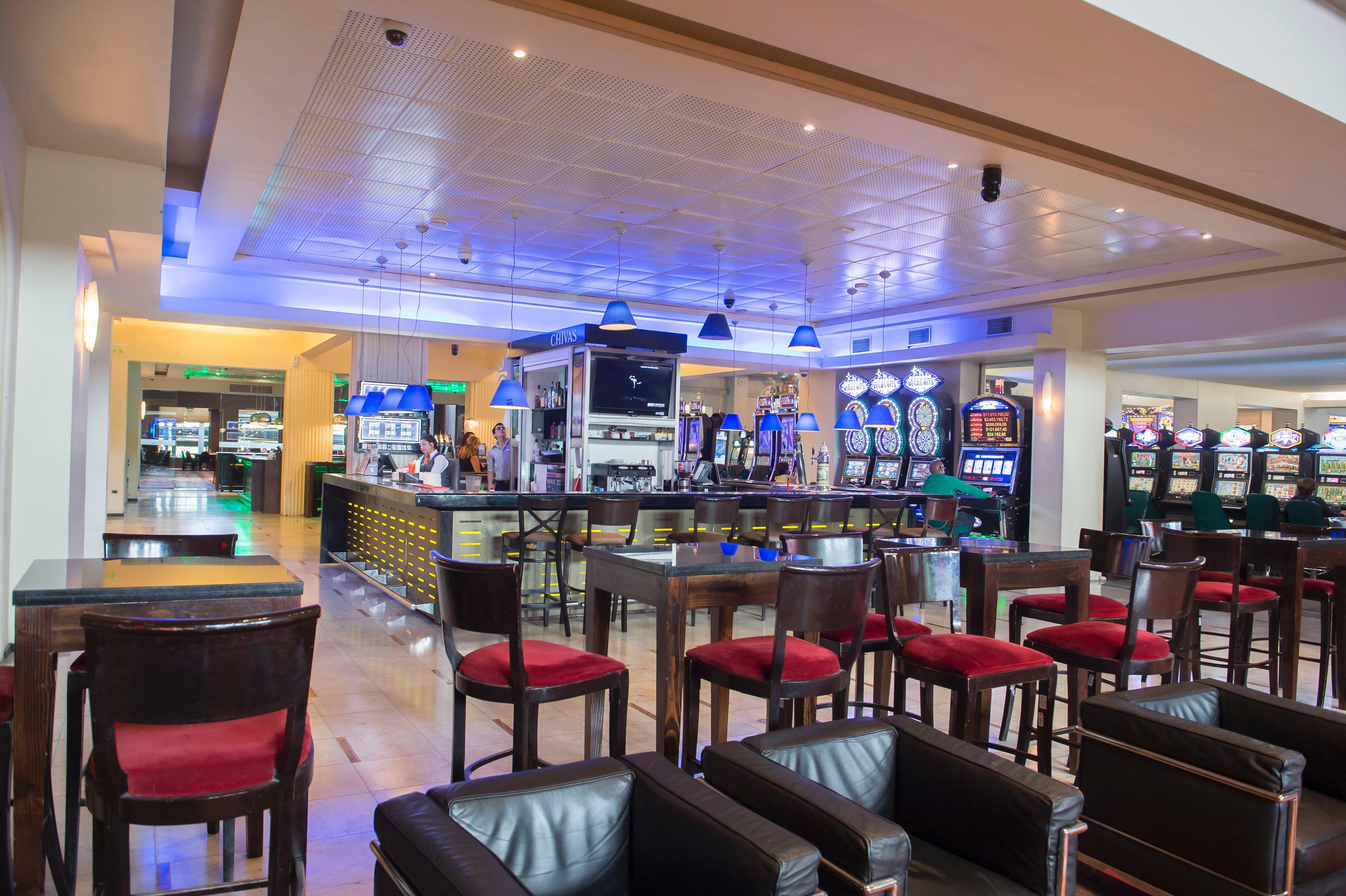 Enjoy Vina Del Mar Hotell Exteriör bild The bar at the airport