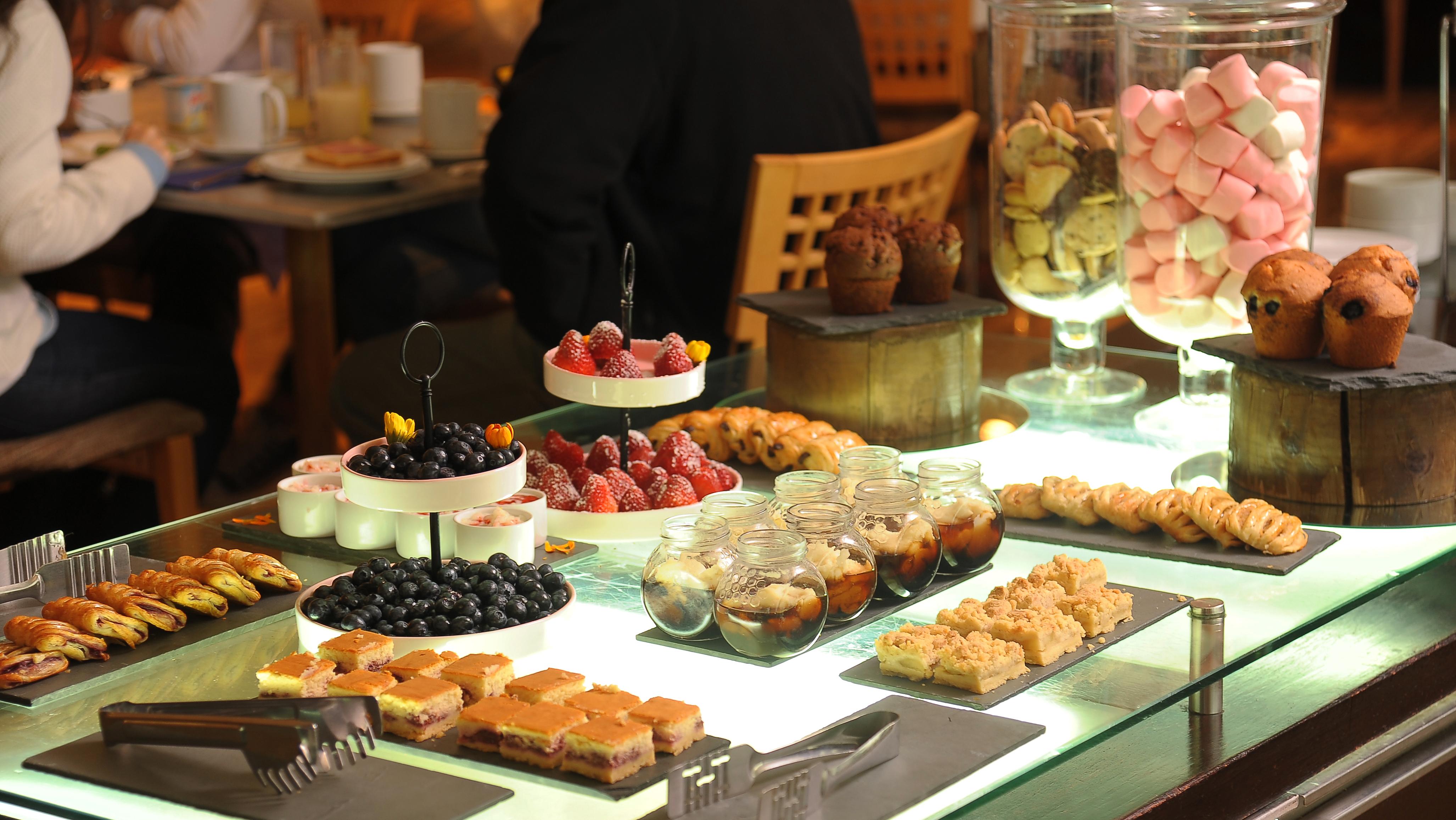 Enjoy Vina Del Mar Hotell Exteriör bild A dessert buffet
