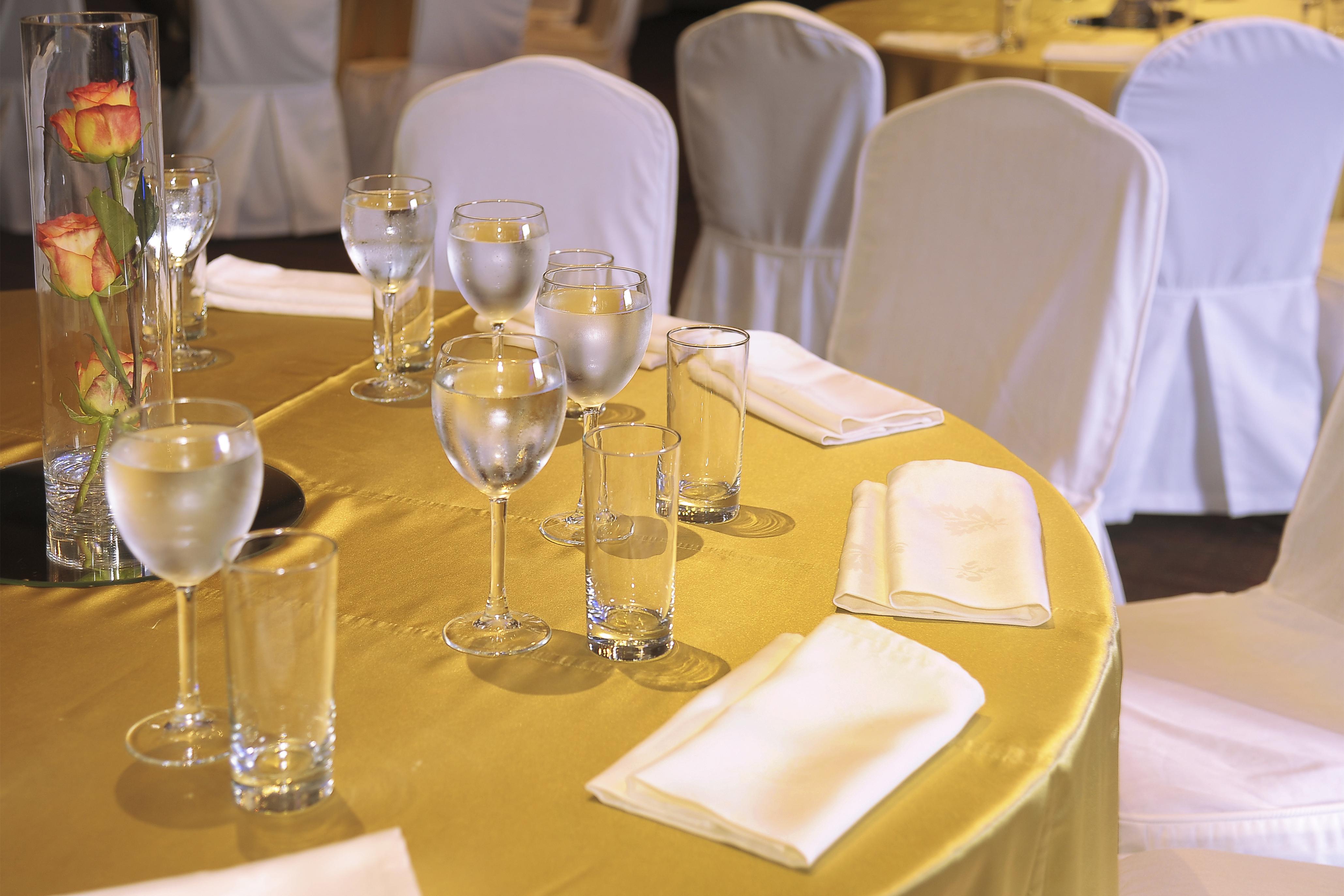 Enjoy Vina Del Mar Hotell Exteriör bild A table set for a formal dinner