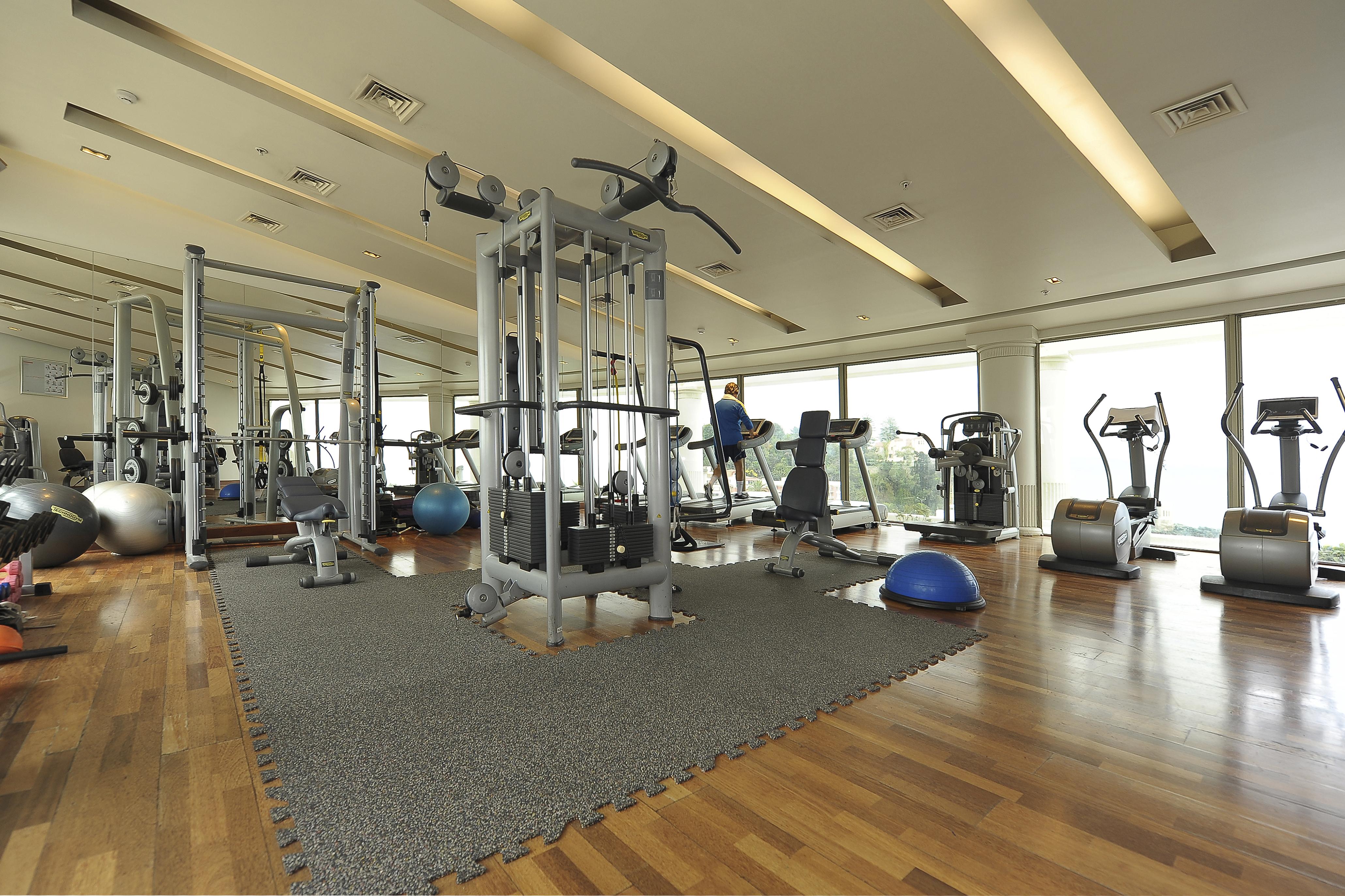 Enjoy Vina Del Mar Hotell Exteriör bild A gym at a hotel