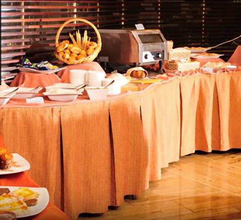 Enjoy Vina Del Mar Hotell Exteriör bild A table with a table skirting